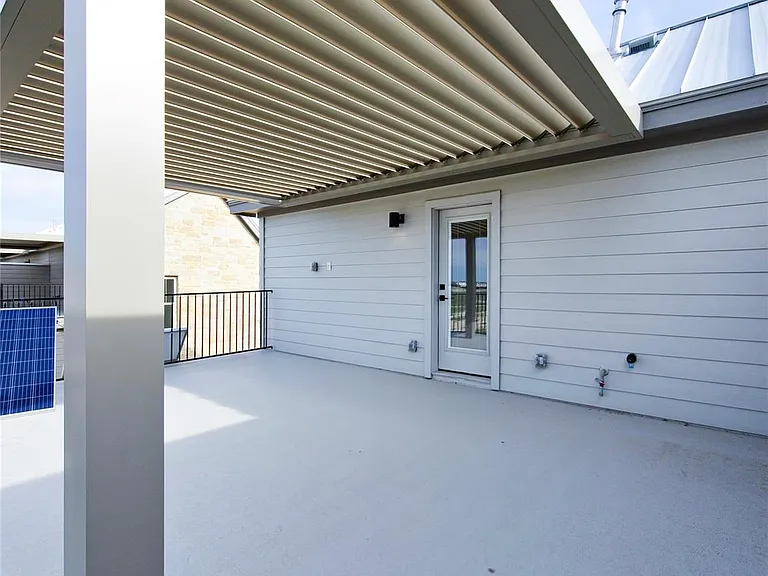 225 John Webster St — Photo 32