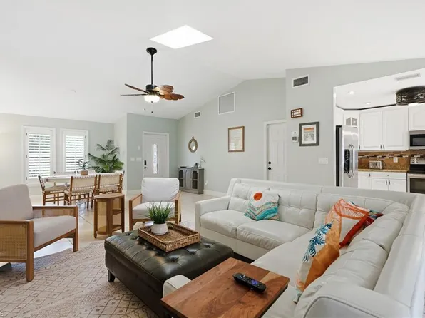 2548 River Reach DR, NAPLES, FL 34104