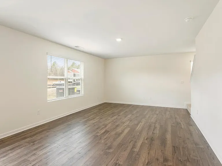 293 Quarter St — Photo 5