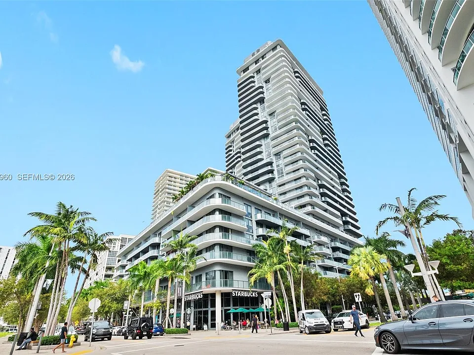 121 NE 34th St #2409