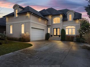 1215 Lyons Ave, Lasalle, ON N9J 3Y6