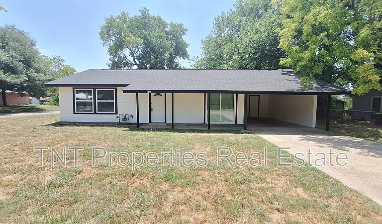 1618 Willow St — Photo 1
