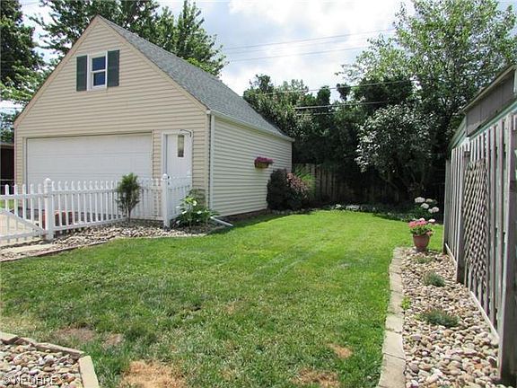 3rd image of 9217 Morton Ave