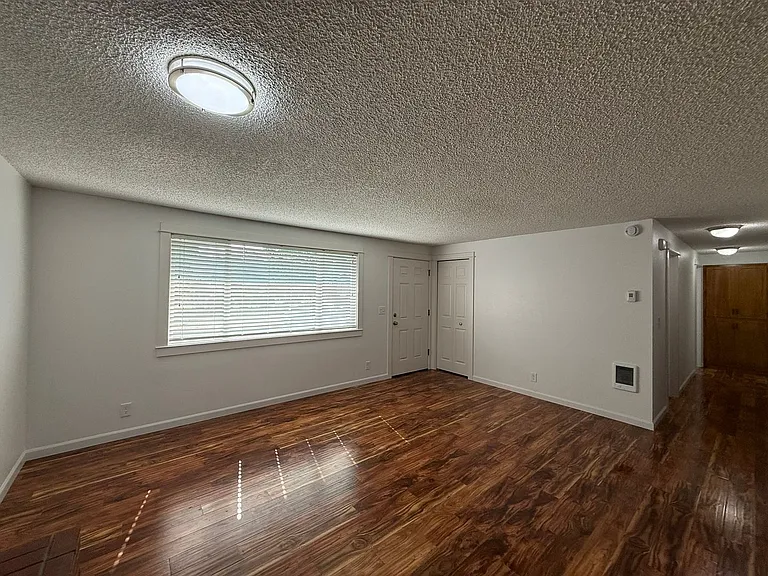 595 Mar Loop — Photo 4