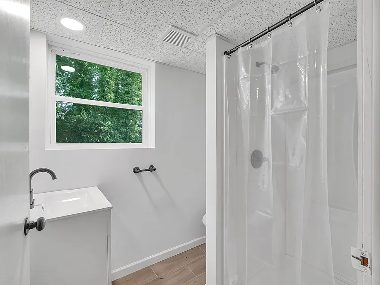 Jenkins Dr — Photo 9