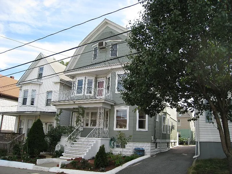 10 Evergreen Ave — Photo 4