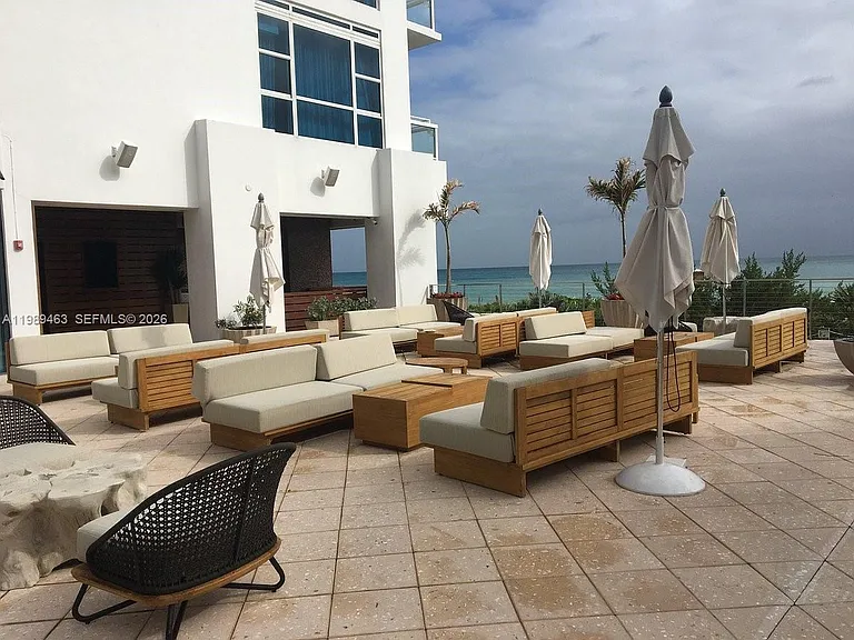 6801 Collins Ave #LPH05 — Photo 28