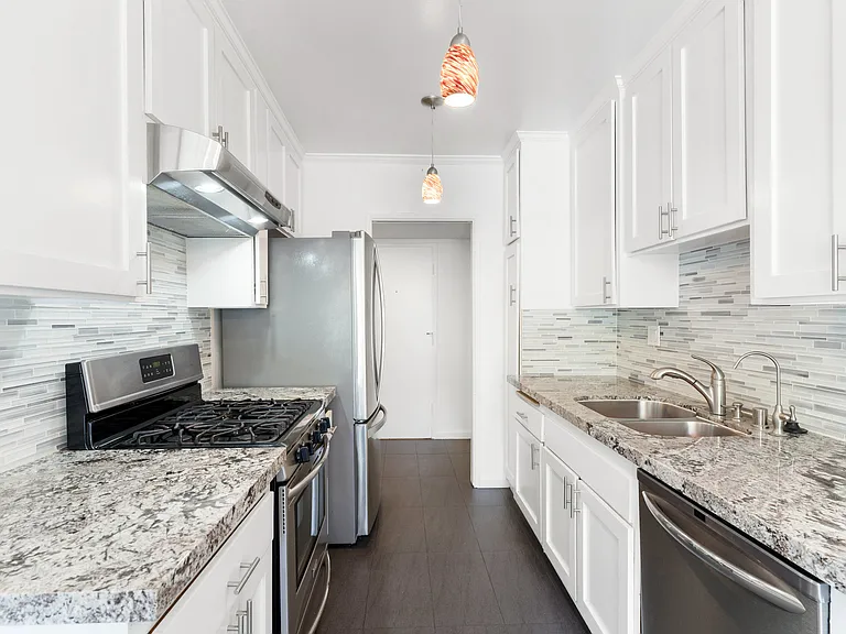 1410 S Bentley Ave #102 — Photo 5