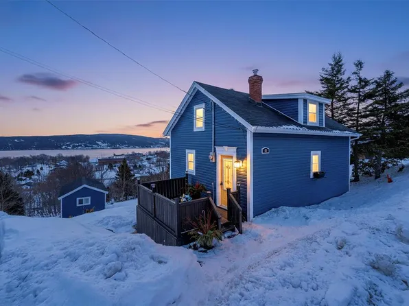 32 Longs Hill, Carbonear, NL A1Y1A9
