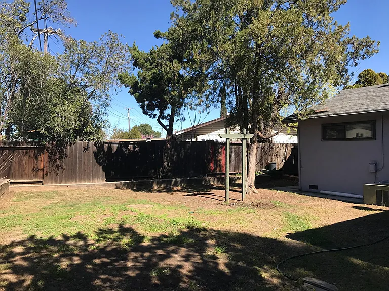 2216 Kendree St — Photo 33