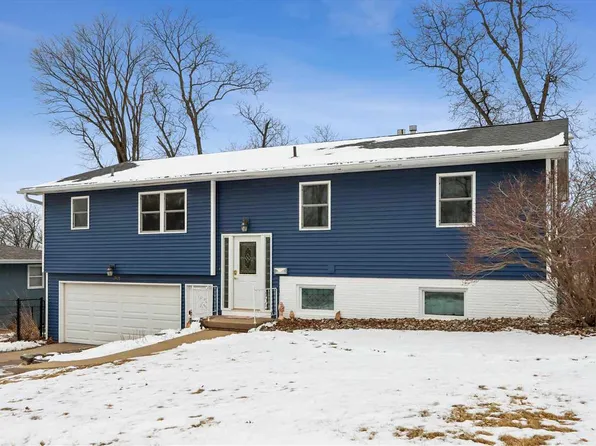 3125 Shasta Ct NE, Cedar Rapids, IA 52402