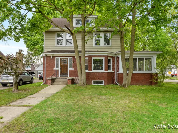 237 Emmons St SE, Caledonia, MI 49316