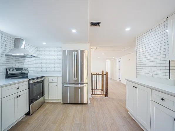 56-58 Warren Ave #56-A, Hyde Park, MA 02136