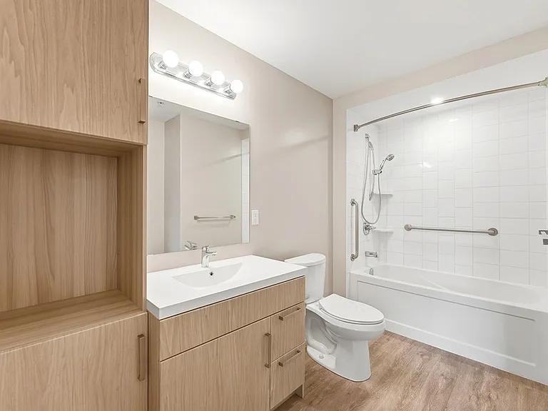 105 Oxford St — Photo 21