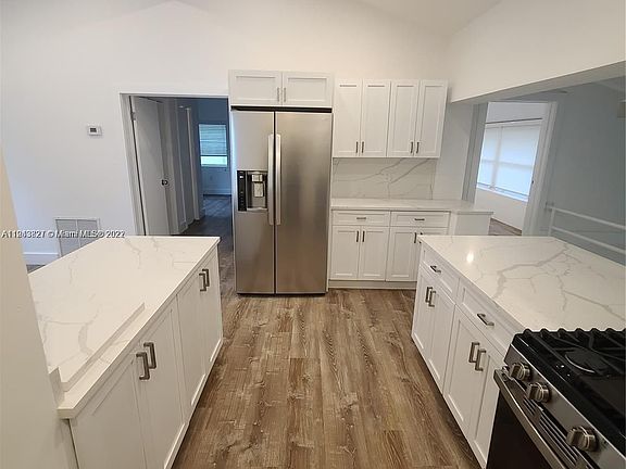 4th image of 1553 Jefferson Ave