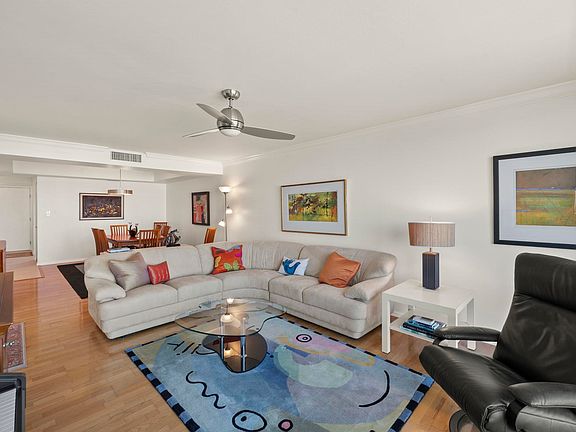 4th image of 200 Periwinkle Way Unit 315