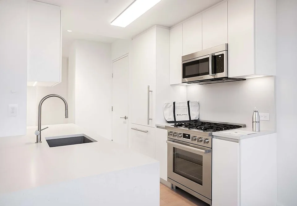 1 Union Sq S #18P