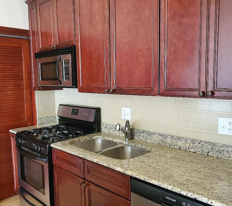 1st image of 3536 W Ainslie St APT 2