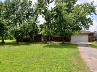 27855 S 170th Rd, Henryetta, OK 74437