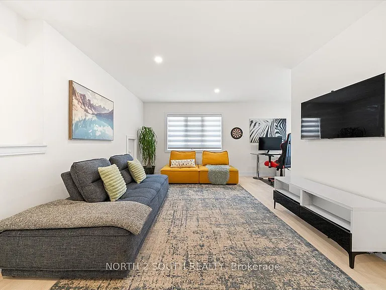 118 Berkely St — Photo 24