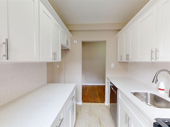 3rd image of 112-30 Northern Boulevard #4B