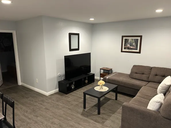 2020 W 23rd St APT 18, Long Beach, CA 90810