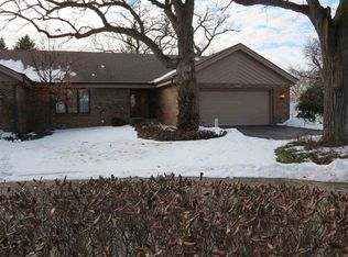 206 River Bend Dr, Genoa, IL 60135