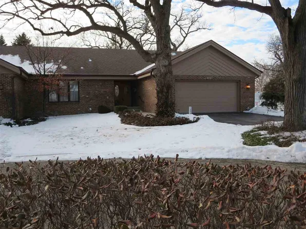 206 River Bend Dr, Genoa, IL 60135