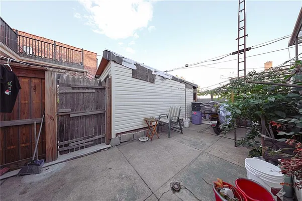 Sold by Remax Edge | media 15