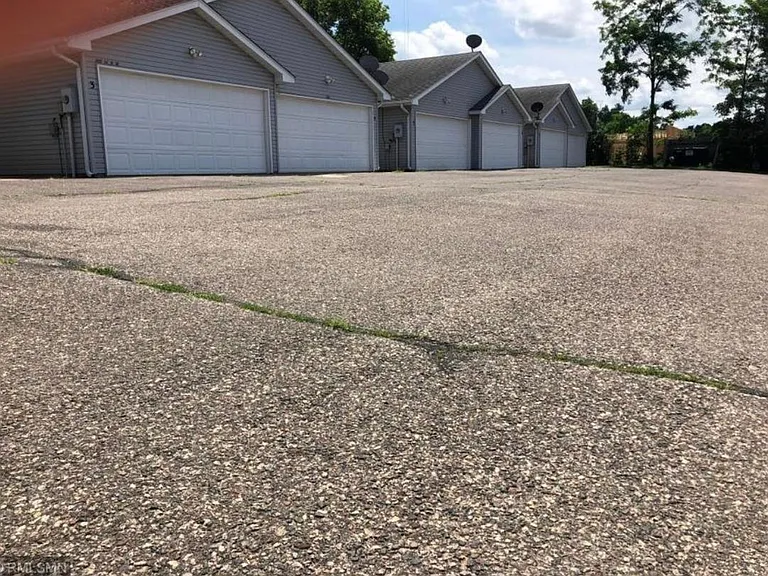 1009 1st St SE — Photo 1
