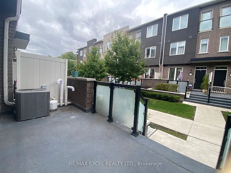 15 Heron Park Pl #5 — Photo 6