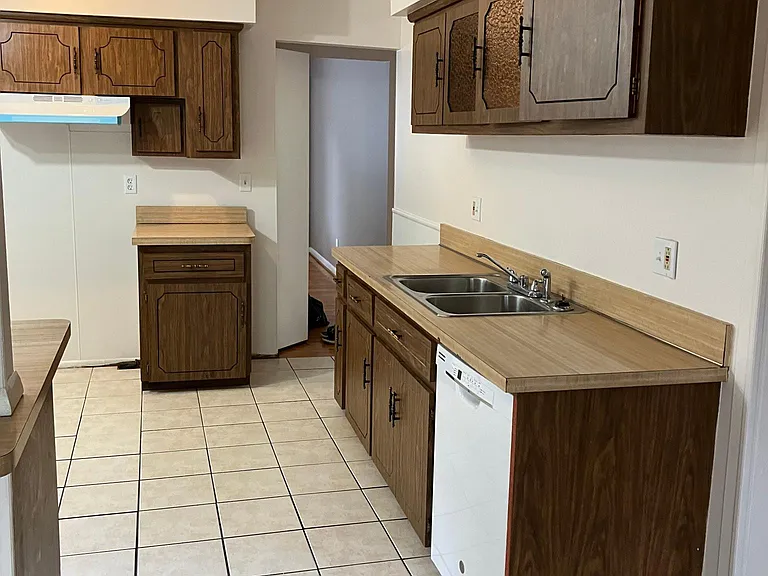 8440 Doncaster Dr — Photo 11