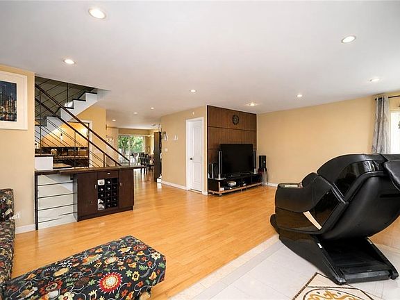 3rd image of 598 Woolley Ave