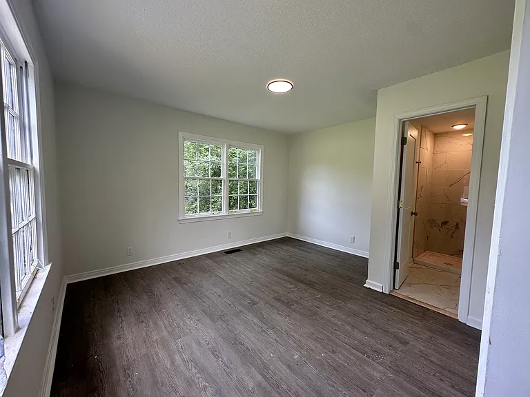 965 Parkway Dr — Photo 4
