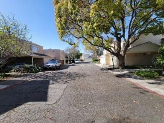 Exterior Neighborhood (street photo)