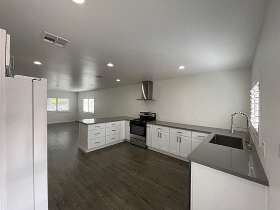 2nd image of 3228 Estara Ave