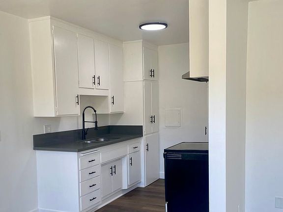 2nd image of 887 Glenway Dr #11823596