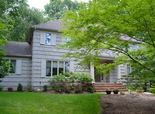 3 Oratam Rd, Upper Saddle River, NJ 07458