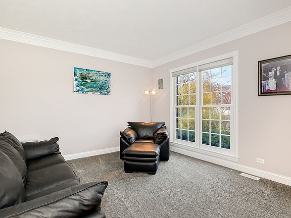 5th image of 895 Sunrise Dr