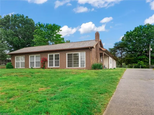 406 Perry Taylor Rd, Mount Airy, NC 27030