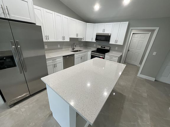 4th image of 1006 Albert Ave