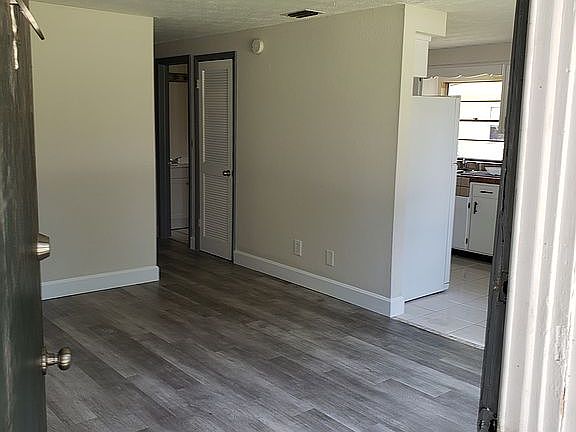 5th image of 347 Sonora Dr