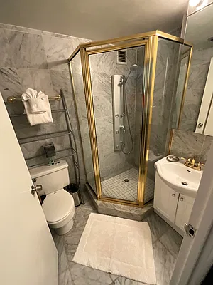 Bathroom, photo 1