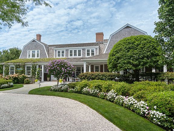 2nd image of 8 Monomoy Rd