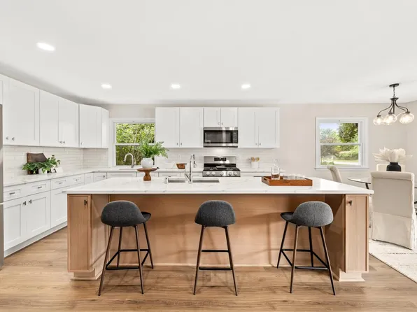 12249 West Holmes AVENUE, Greenfield, WI 53228