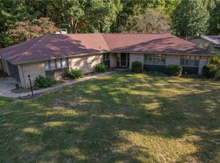 36 Lakeshore Dr, Danville, IL 61832
