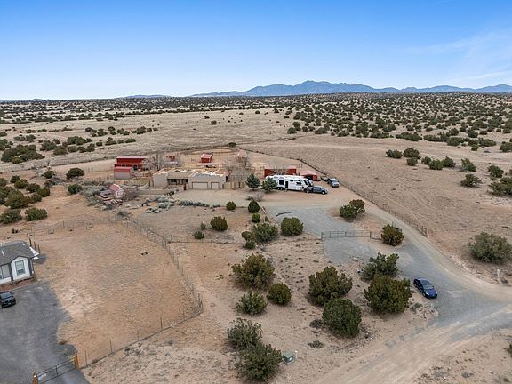 2nd image of 25 Arroyito Rd