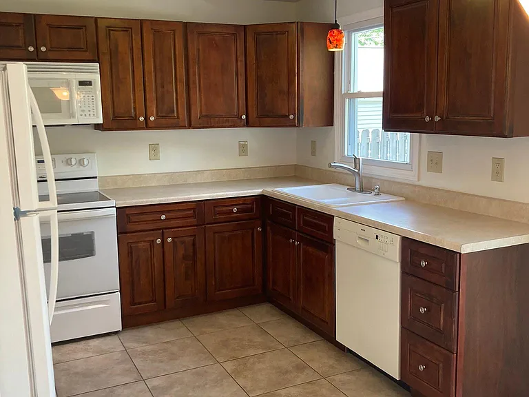 1605 Richmond Rd — Photo 3