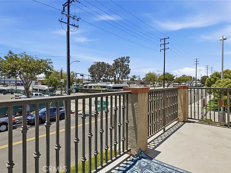 2560 Valentina Way — Photo 42
