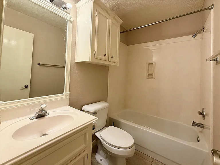 4006 Hunnington Dr — Photo 20